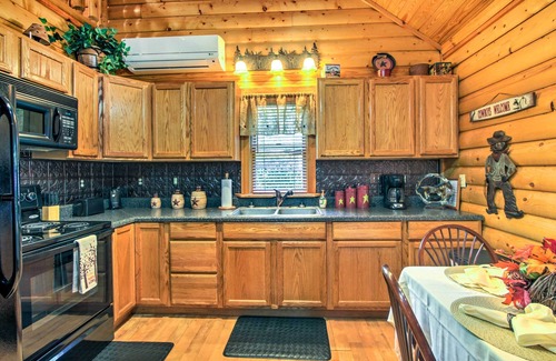 Cosby Cabin | Porch & Fire Pit: Rustic Log Cabin in Smokies!