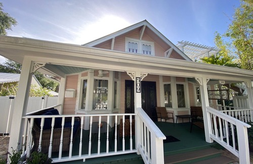 Stuart House | Porch Suite Historic Downtown Stuart