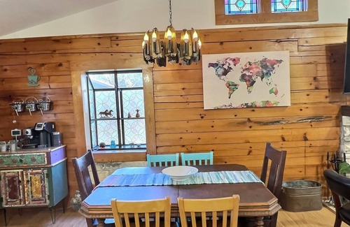 Leander Cabin | Porches *Cozy Log Cabin* neasy walk to Lake Travis