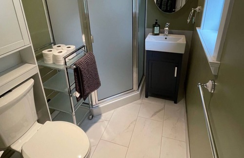 North Saanich Apartment | Porpoise Point: private 2 bedroom mid-century modern suite @ seaside sanctuary