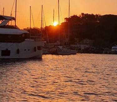 Porquerolles Boat Rental | Porquerolles - Nuit insolite à bord du Défi Fou