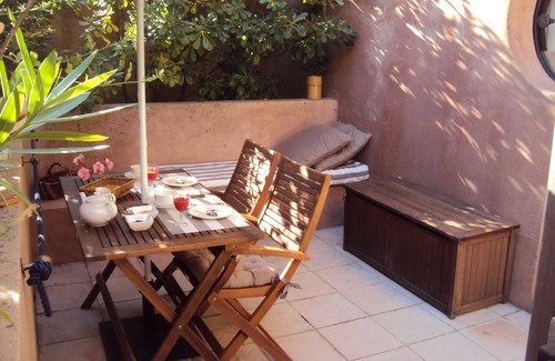 Porquerolles Apartment | PORQUEROLLES STUDIO-TERRACE 2 PERS. WITH VIEW OF GARDEN IN THE ANSE DU PORT.