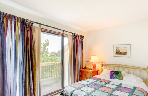 Port Clinton Condo | Port Clinton Condo w/ Community Pool & Hot Tub!