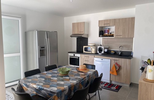 Leucate Apartment | Port Leucate: T4 Duplex Climatisé, 8 Pers, 400m Plage, Terrasses Est, Parking Sécurisé