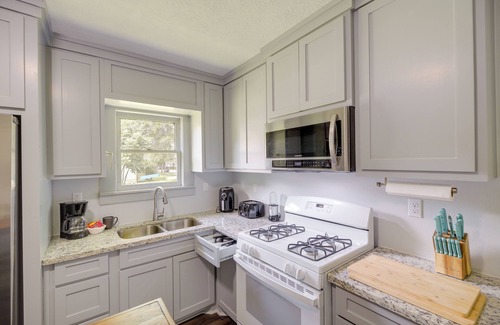 Port Neches House | Port Neches Home Rental: Walk to Tugboat Island!
