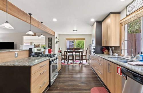 East Port Orchard House | Port Orchard Oasis Retreat w/Hot Tub & Game Room!