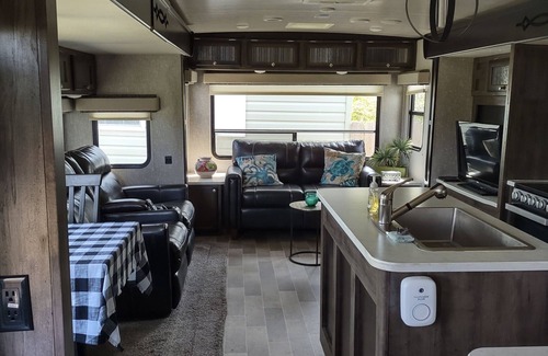 Port St. Joe House | Port Saint Joe 1/1 Trailer that sleeps 4, only 2 blocks to Beach -Pet friendly!