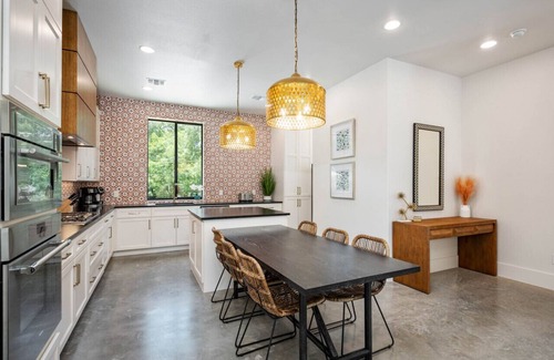 New Braunfels House | Porter Haus at Camp Warnecke*Direct Comal River Access*Walk to Downtown NB