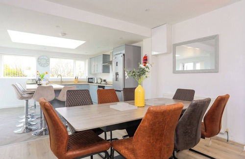 Trearddur Bay Cottage | PORTH EWYN, pet friendly, country holiday cottage in Trearddur Bay