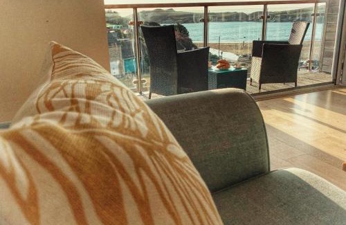 Porth Apartment | Porth Sands Beachfront Apartment