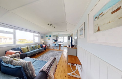 Hayle Apartment | Porthpean envelops you in its calm and comfortable space the moment you arrive