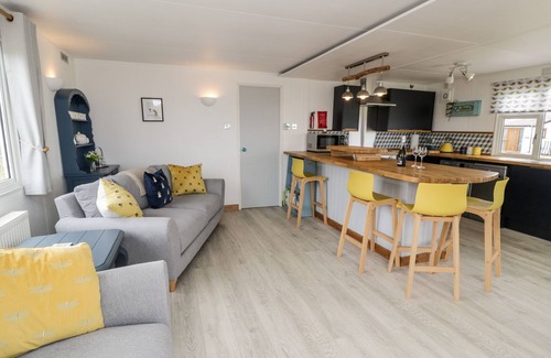 Amlwch Cottage | PORTHWEN LODGE, pet friendly, with a garden in Cemaes Bay