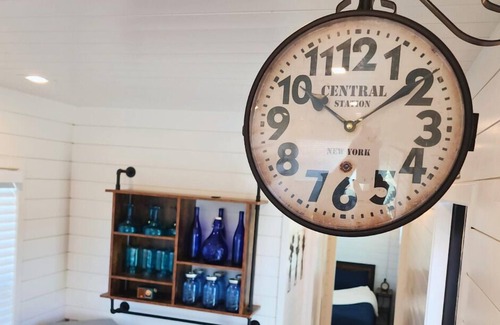 Fredericksburg Cottage | Porto Station | Patio & BBQ | Stylish Stay