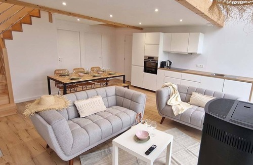 Ploudalmezeau House | Portsallaise poolside, 300m from the beach