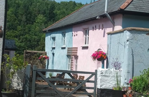 Burrington Hotel | Portsmouth Arms Hotel rooms and cottages
