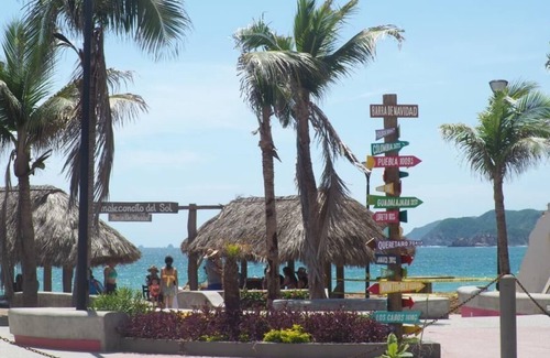Barra de Navidad Hotel | Posada Casa Chiros