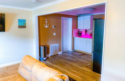 Fort Walton Beach House | Posh 2 BR 1 Ba Close to Beach Shops and Bases in central fort Walton beach