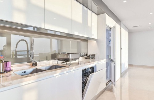 Dubai Apartment | Posh 2 BR Oceanfront Apt ♥ of Bluewaters Island