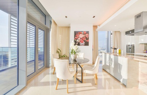 Dubai Apartment | Posh 2 BR Oceanfront Apt ♥ of Bluewaters Island