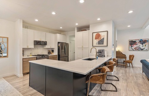 West Jordan House | Posh and Spacious 3 bed, 2.5 bath House with Surreal Views of Salt Lake County