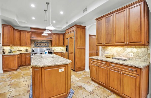 Sherman Oaks House | Posh Estate by Universal Studios