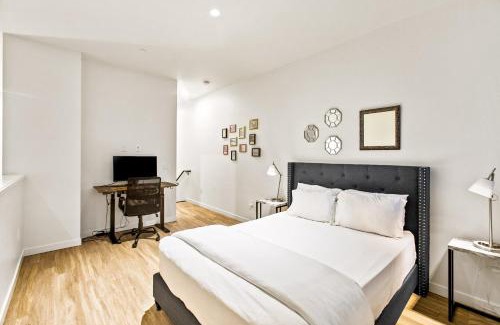 Downtown Apartment | Posh Lofty Pad in Central Redmond - 92 Walkscore!