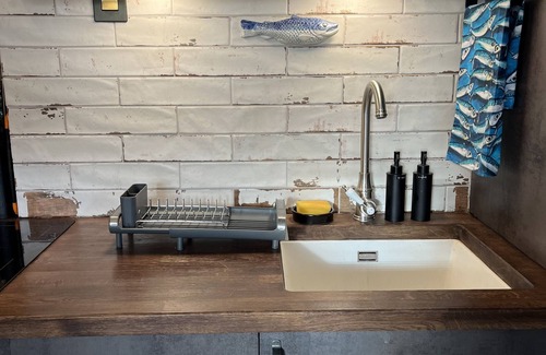 Chysauster Apartment | Posh Studio in the heart of Newlyn for the Solo Traveller/Art School Student