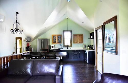 Highland Cottage | Potter Highlands Group Getaway! 2 Units, Hot Tub, Firepit, Walkable: sleeps 12