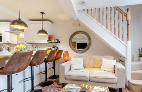 Richmond House | Potters Cottage - Two Bedroom House, Sleeps 4