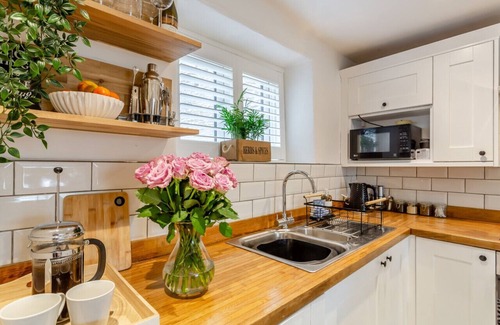 Richmond House | Potters Cottage - Two Bedroom House, Sleeps 4