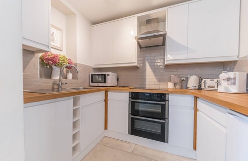 Bowness-on-Windermere Cottage | Pottery Gate - sleeps 4 in modern dog friendly cottage with parking and new bathroom