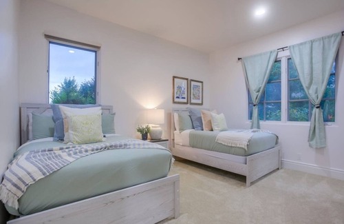 Poway House | Poway Villa - Private Resort