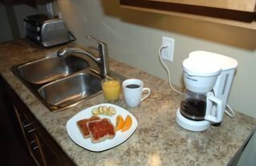 Revelstoke Apartment | Powder Pillow B&B - Luxury 1 Bedroom Suite