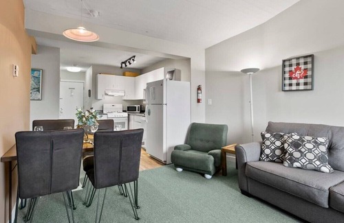 Big White Ski Resort Apartment | Powder Pointe | Hot Tub & Ski In/Ski Out
