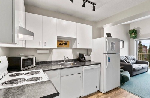 Big White Ski Resort Apartment | Powder Pointe | Hot Tub & Ski In/Ski Out
