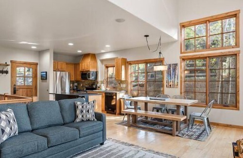 Tamarack Resort House | Powder Ridge Townhome - Ideal 2 BR Townhome|Ski in/Out, Pet Friendly