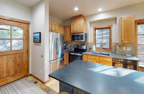 Tamarack Resort House | Powder Ridge Townhome - Ideal 2 BR Townhome|Ski in/Out, Pet Friendly