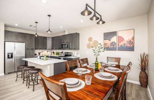 Greenehaven House | Powell Paradise: Desert Horizon Retreat w/Lake VIEWS, boat parking, sleeps 15!