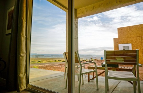 Greenehaven House | Powell Paradise: Desert Horizon Retreat w/Lake VIEWS, boat parking, sleeps 15!