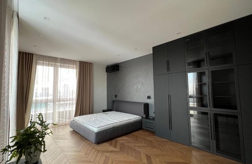 Pechers'kyi District Apartment | Power apartment with Lavra view