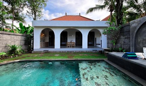 Kedewatan Villa | Pradnya Villa by Prasi