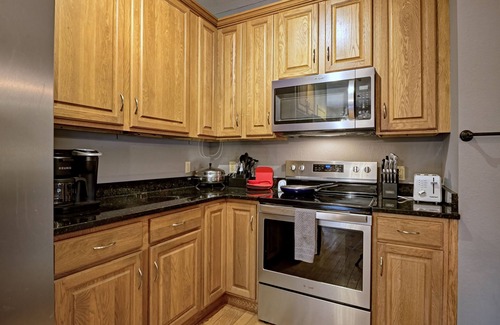 Glenville House | Prairie Springs A - Just steps away from beautiful Lake Glenville!