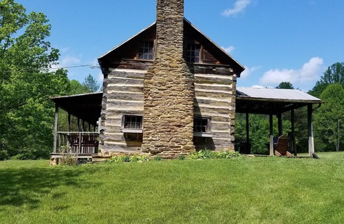 Ferrum Cabin | Pre-civil War RUSTIC cabin on 30 acres ten minutes from the Blue Ridge Parkway.