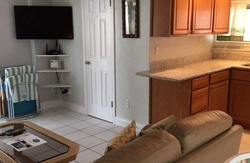Siesta Key Cottage | Prem 2Bed/2Bath Gate House Cottage with private beach access!