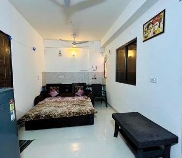 Vrindavan Apartment | Premanand mharaj Darshan maarg