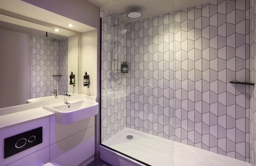 Hall Green Hotel | Premier Inn Birmingham Hall Green