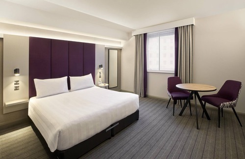Bridgend Hotel | Premier Inn Bridgend Central