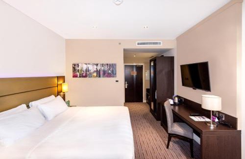 Discovery Gardens Hotel | Premier Inn Dubai Ibn Battuta Mall