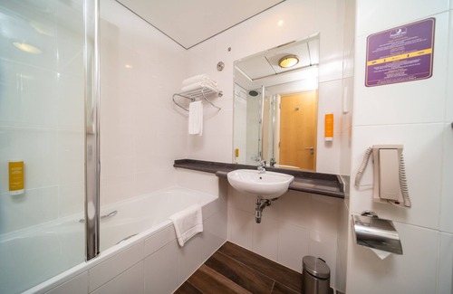 Dubai Investment Park Hotel | Premier Inn Dubai Investment Park