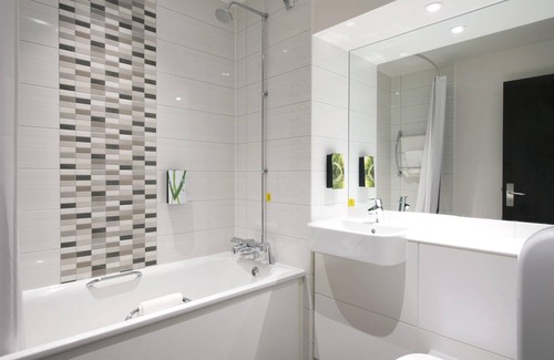 Royal Borough of Kingston upon Thames Hotel | Premier Inn London Tolworth